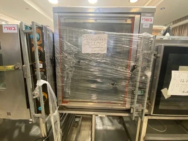 תמונה של תנור מקצועי עטוף בניילון